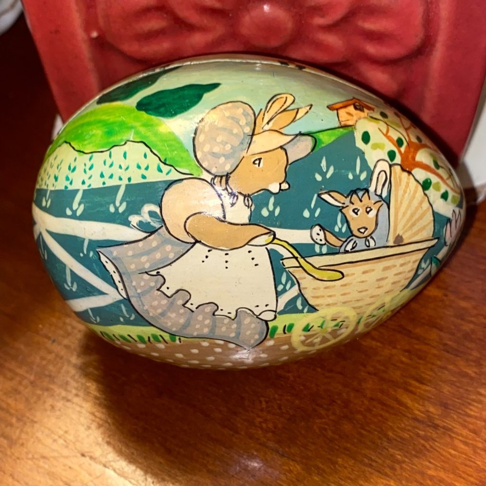 Vintage Paper Mache Egg Box